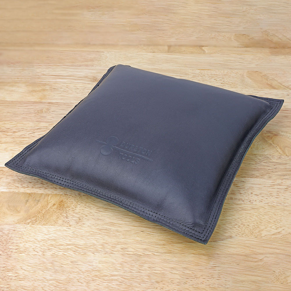 Durston Square Leather Sandbag - Leatherwork Bench recension och pris